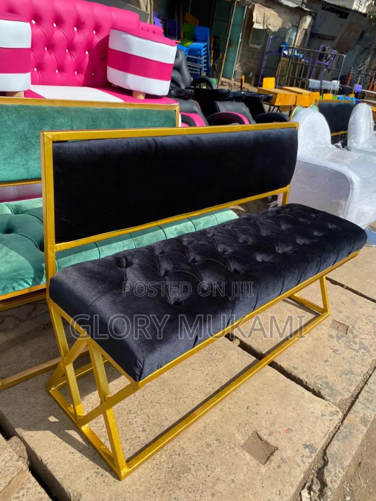 Velvet Wwaiting Chair Gold Coated