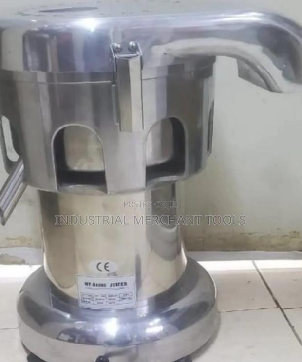 Commercial Juicer - main view