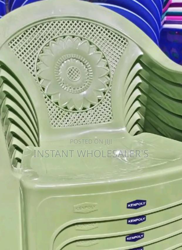 With Arms Plastic Chairs