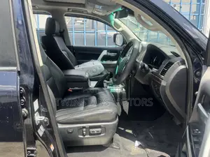 Toyota Land Cruiser 4.5 V8 VXR 2018 Blue