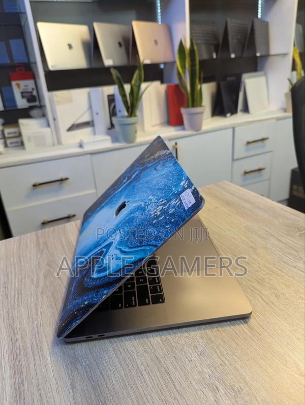 Laptop Apple MacBook 2019 16GB Intel Core i9 SSD 512GB - thumbnail 2