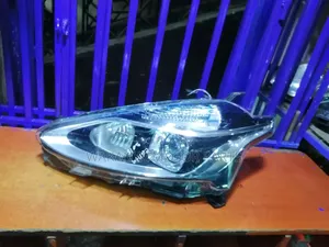 Toyota Sienta 2015 Non Xenon Head Lamp, Clean EX Japan