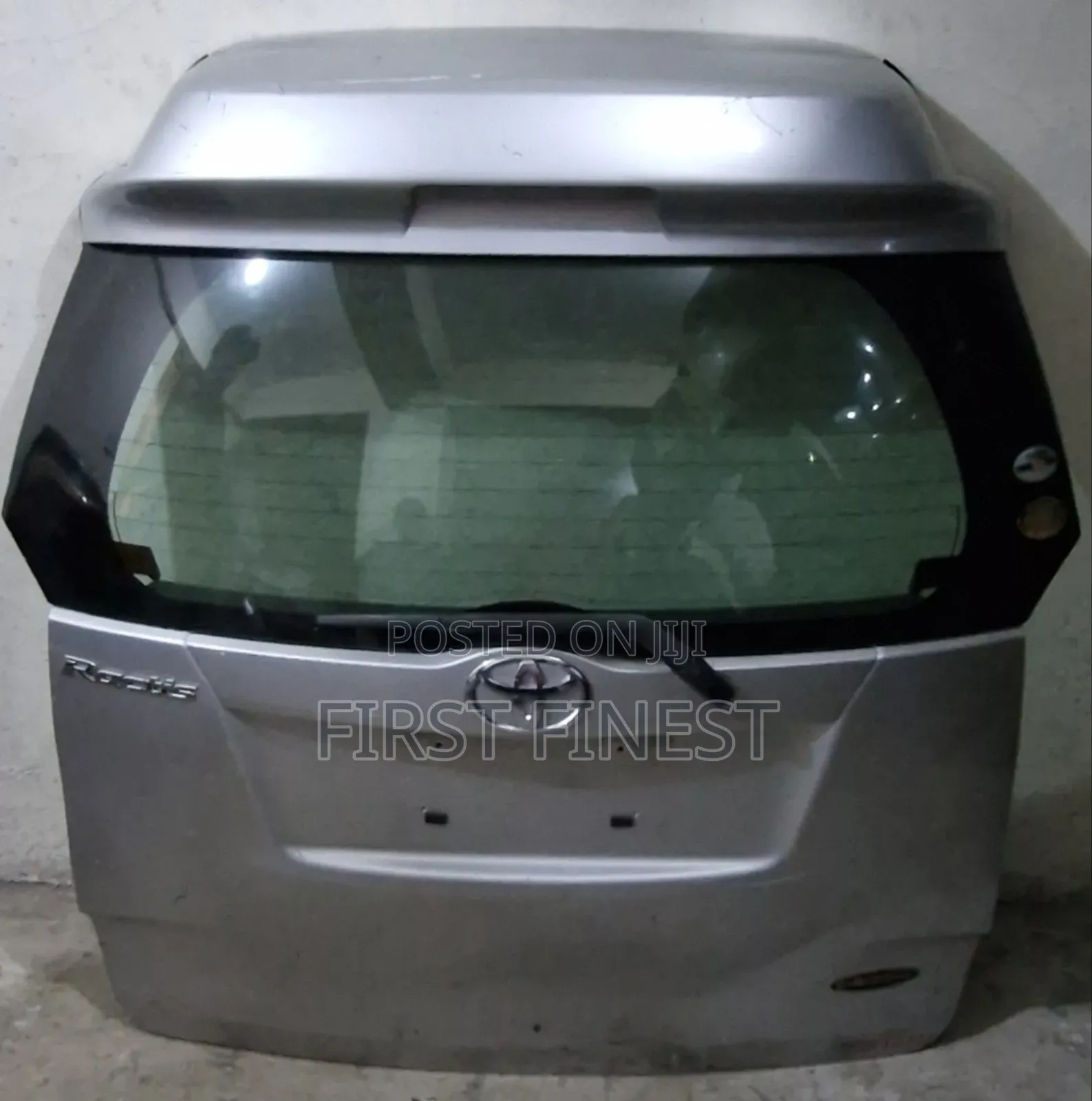 High Roof Toyota Ractis 2012