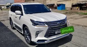 Lexus LX 570 AWD 2017 White