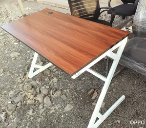 Office Taptop Table With Metallic Stands