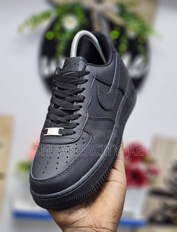 Plain Black Airforce 1 - thumbnail 3
