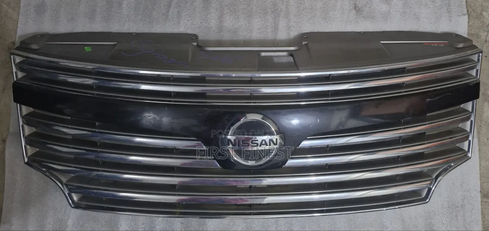 Nissan EL Grand Grill With Camera