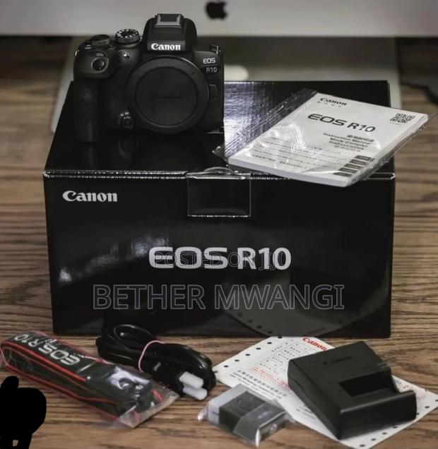 Canon EOS R10 Mirrorless Camera With 18-45mm Lens - main view