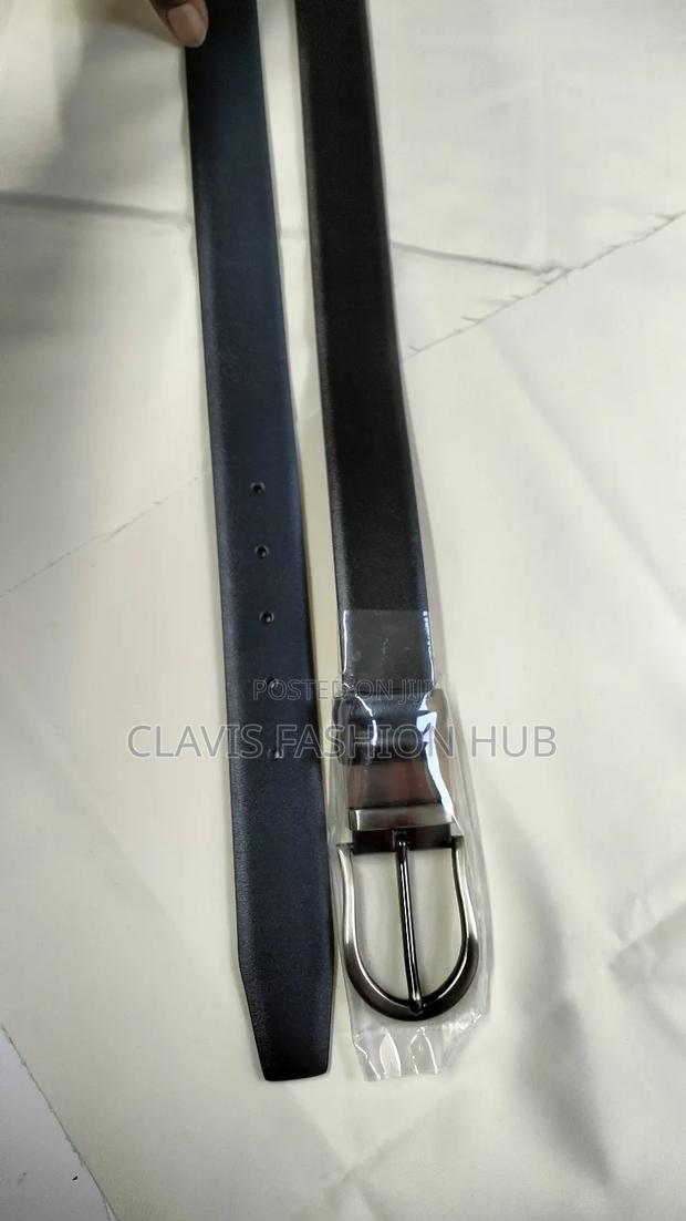 Reversible Leather Belt With a Buckle