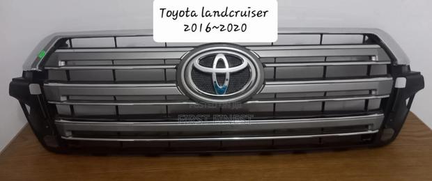 Land Cruiser 200 Series 2018 Model Complete With Logo