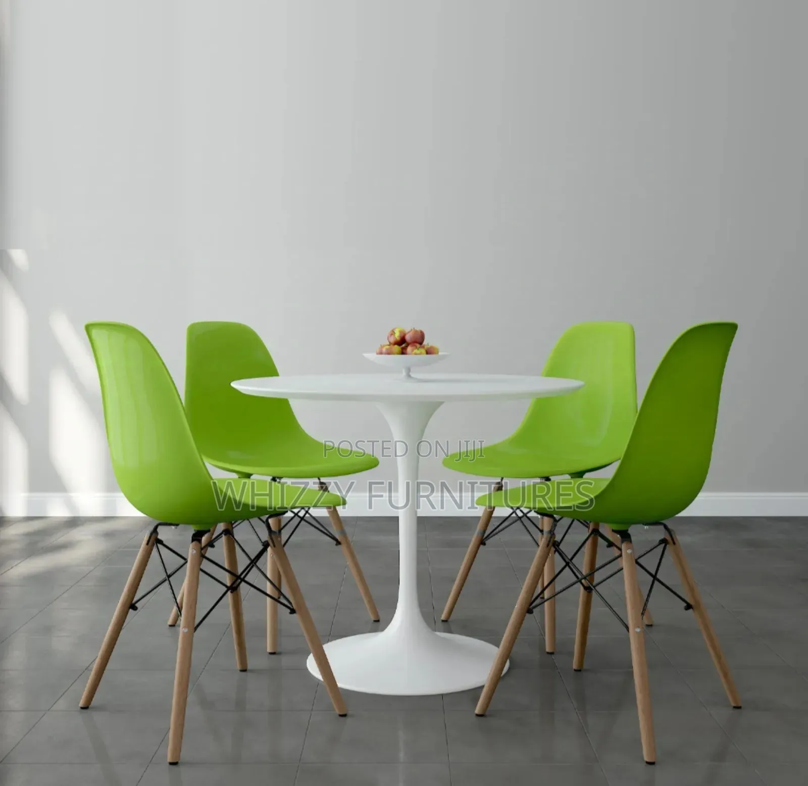 Table +4 Eames Chairs