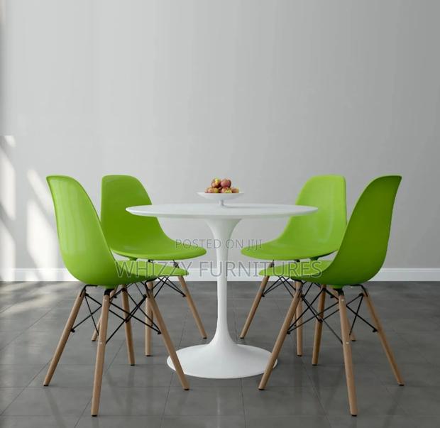 Table +4 Eames Chairs