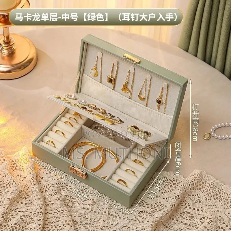 *Exquisite Large Capacity Travel Jewelry Organizer*