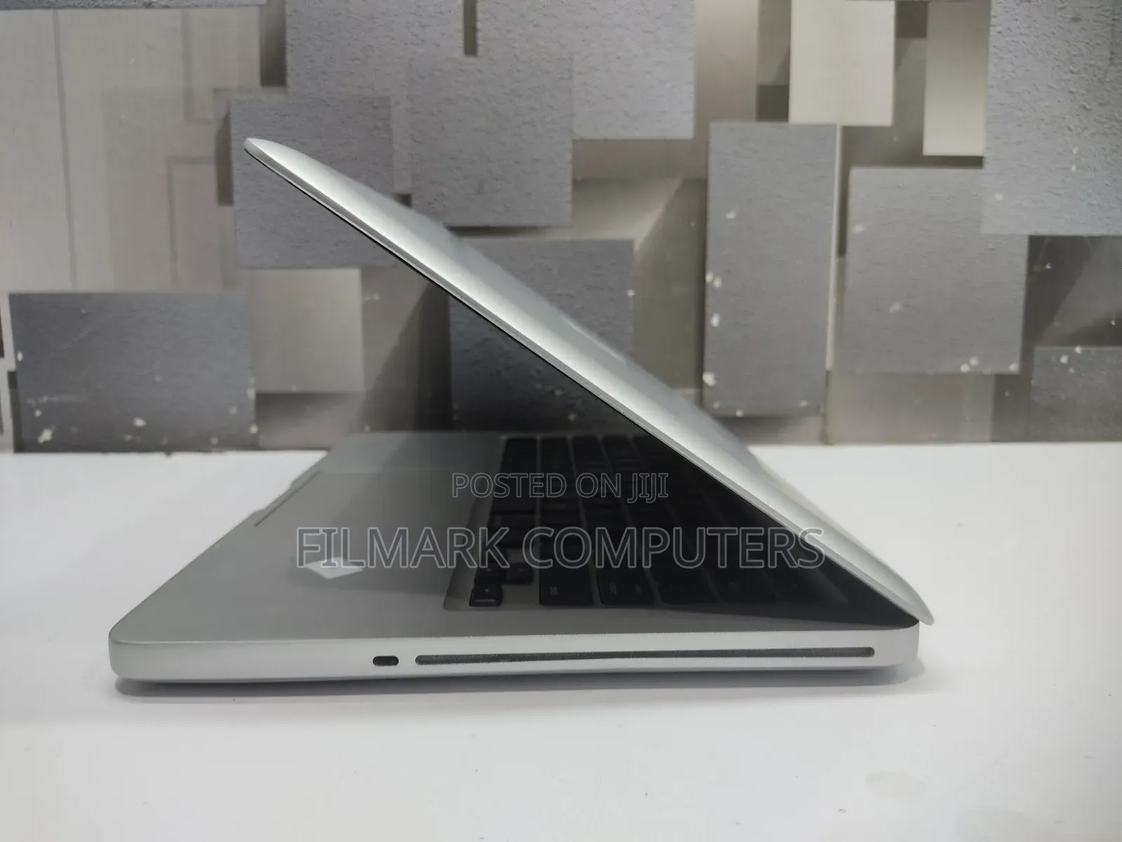 Laptop Apple MacBook Pro 8GB Intel Core I7 SSD 256GB