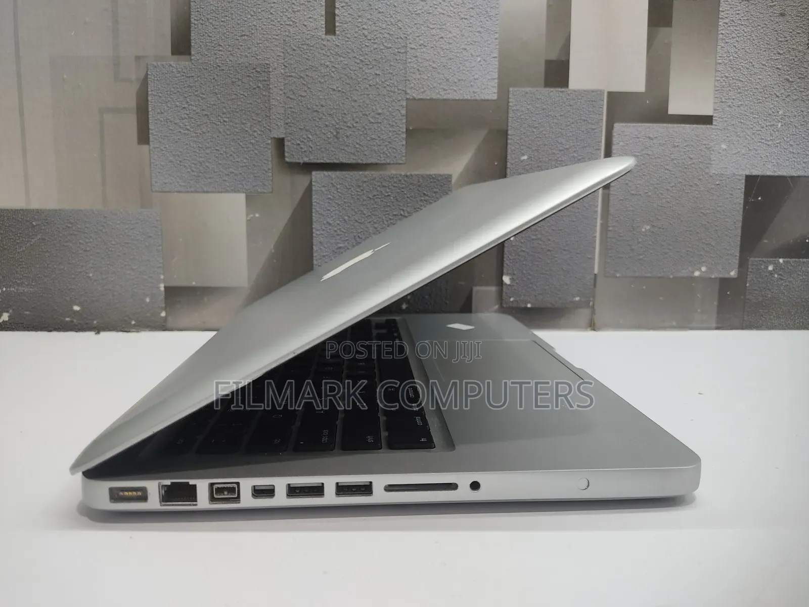 Laptop Apple MacBook Pro 8GB Intel Core I7 SSD 256GB