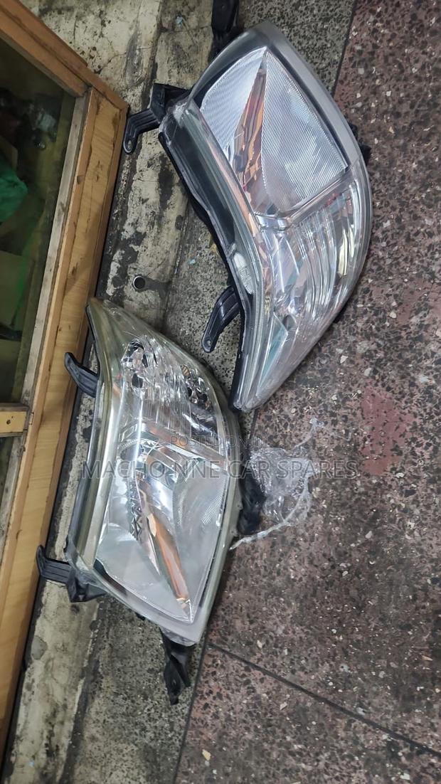 Toyota Hilux Vigo 2010 Headlight