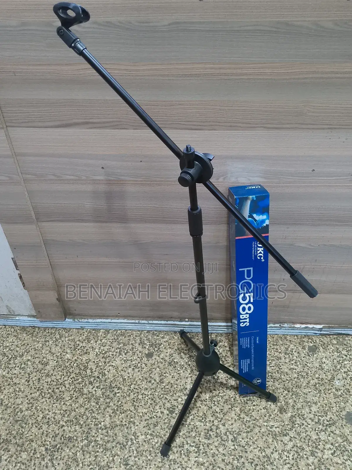 Microphone Stand.Ukc Legedary Performance