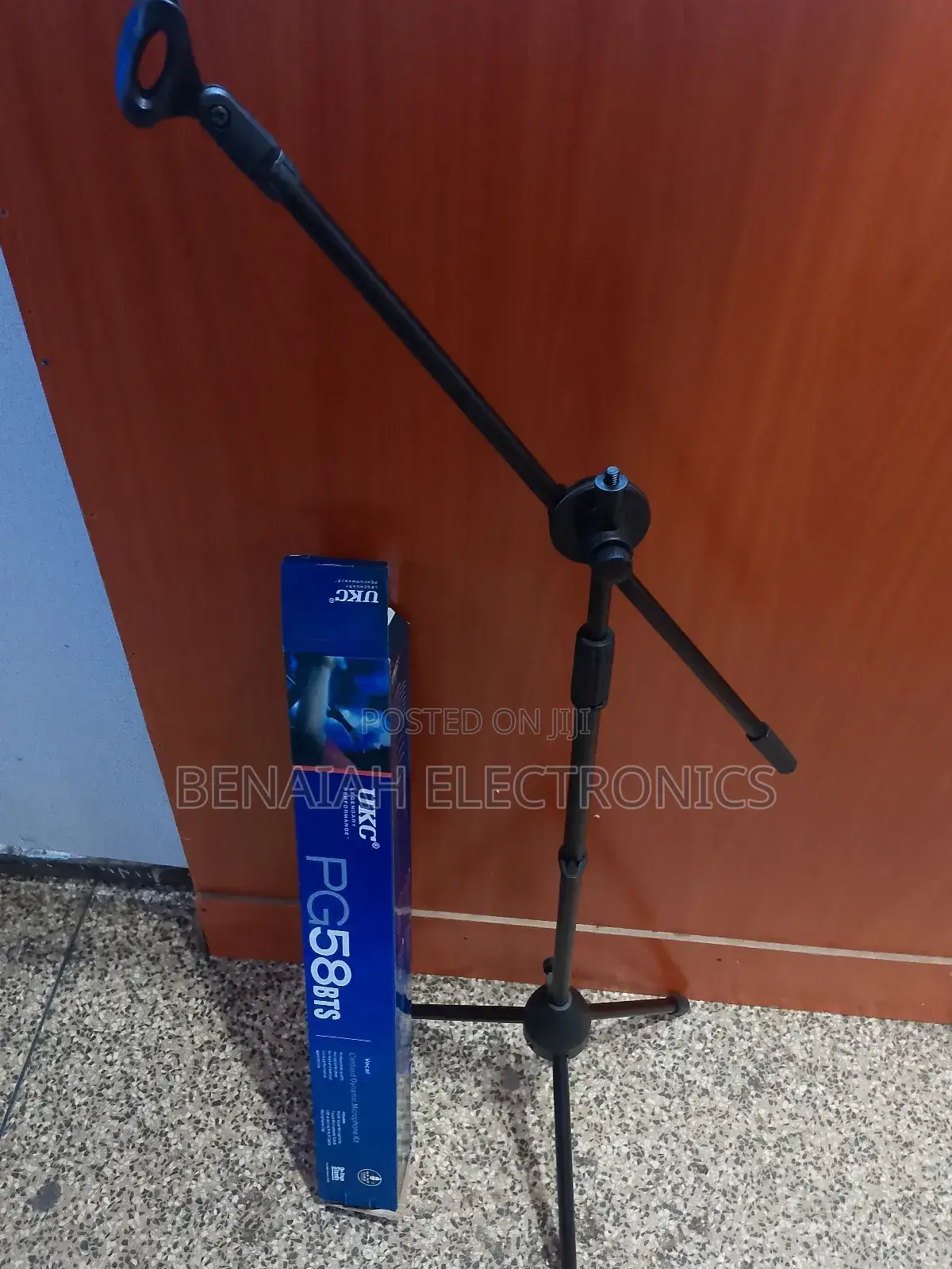 Microphone Stand.Dynamic Vocal Microphone Kit