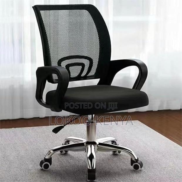 Office Chair: Ergonomic Mesh Office Chair