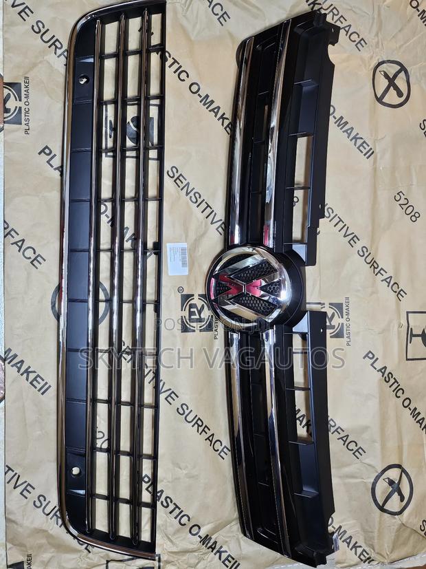 Touareg Front Bumper Grill - thumbnail 3