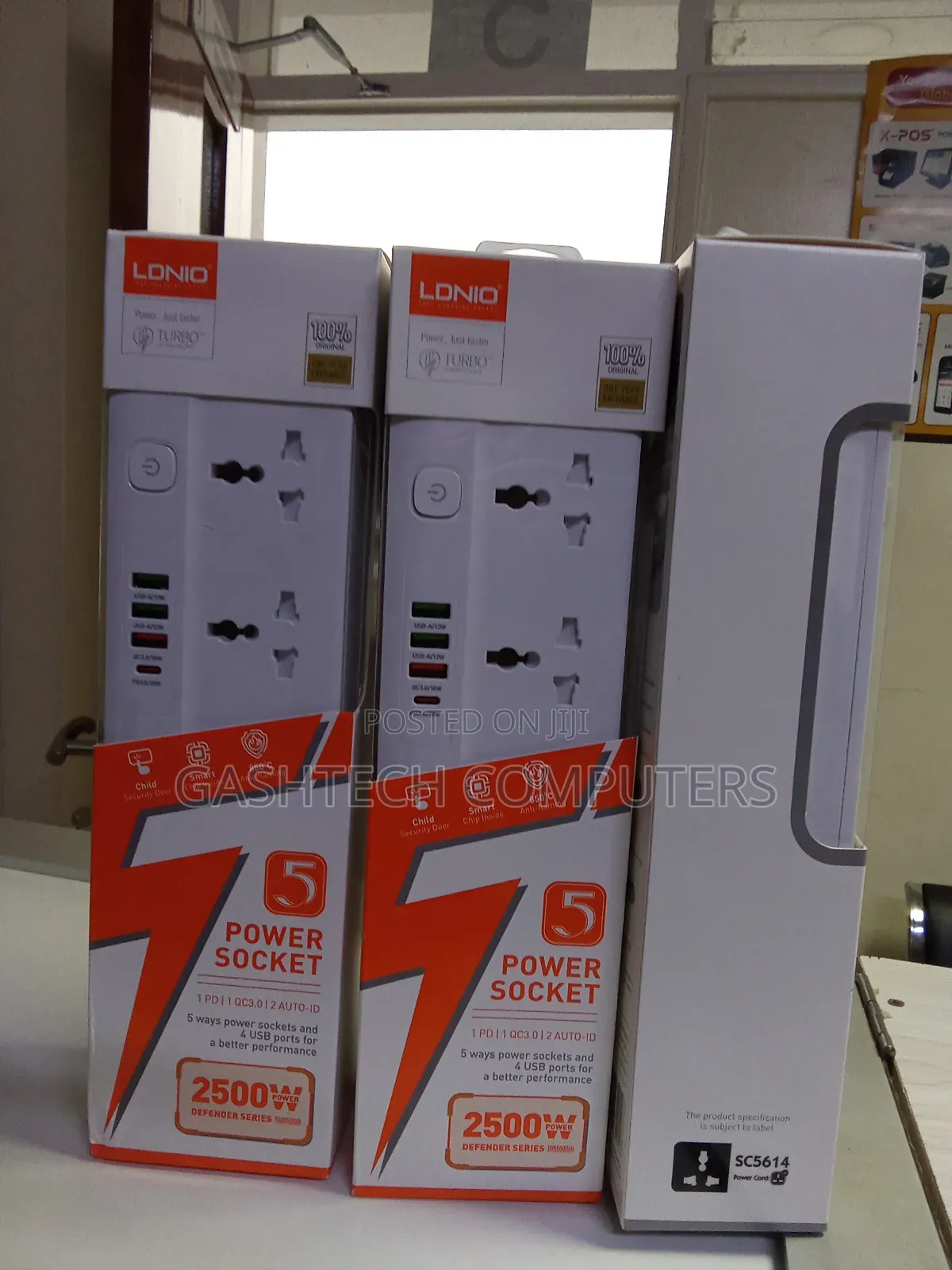 Sc5415 Ldnio 5 Ways Power Socket 3usb Port and 1 Usb-C Port