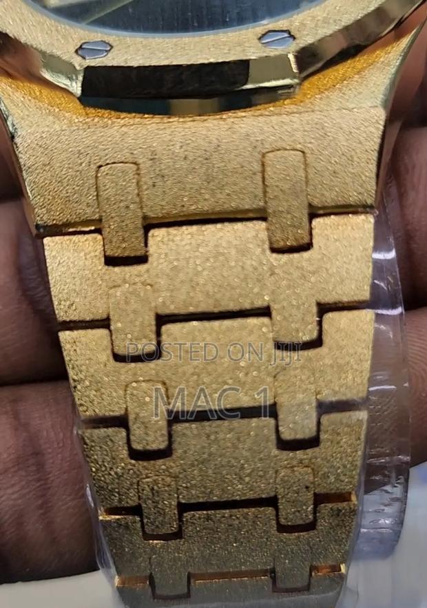 Audemars Piguet Metal Gold - thumbnail 3