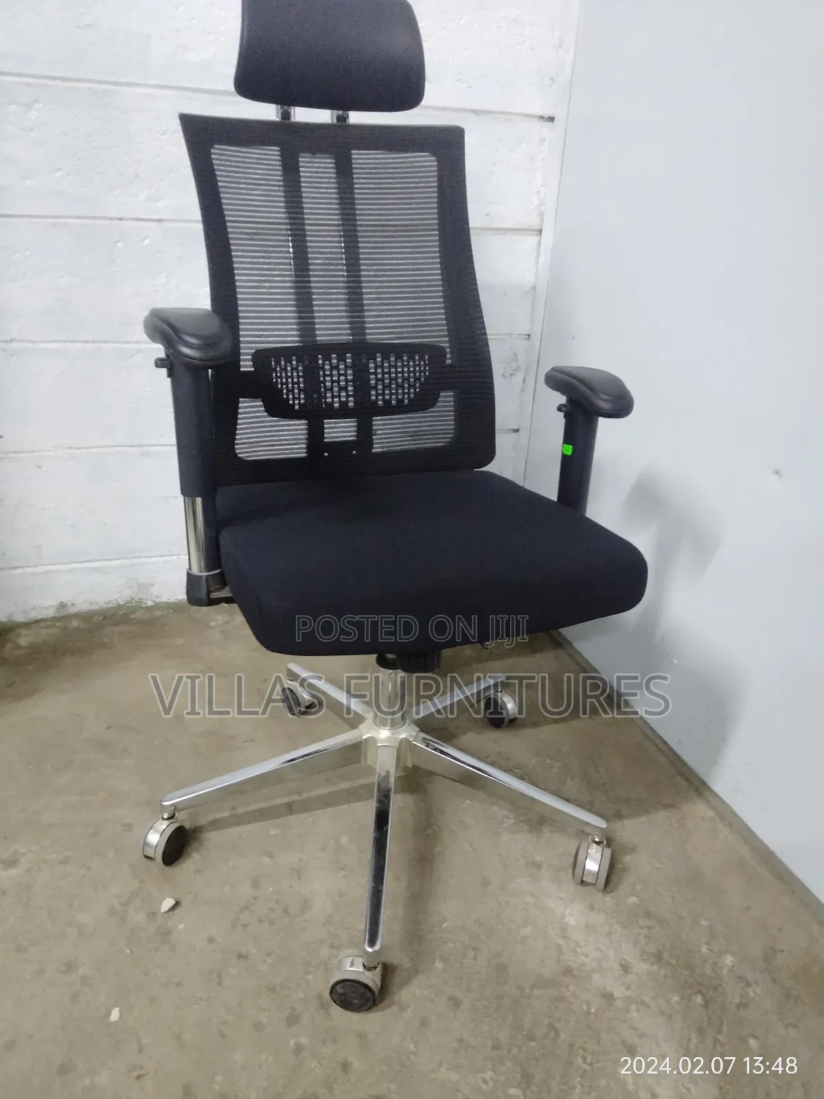Adjustable Arms Arthorpedic Chair