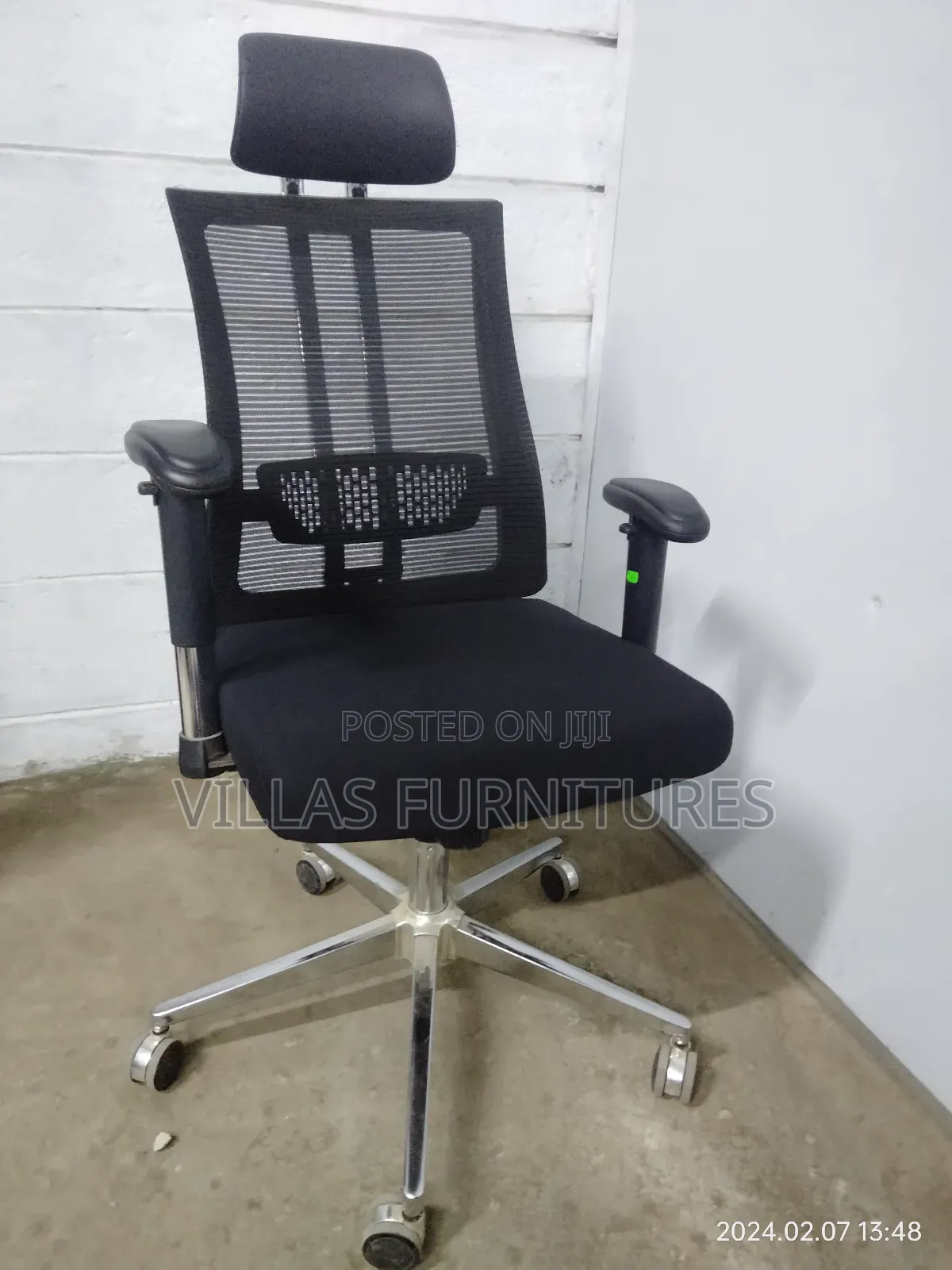 Adjustable Arms Arthorpedic Chair