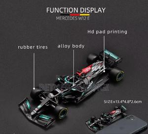 Formula 1 Mercedes Die Cast Lewis Hamilton - thumbnail 2
