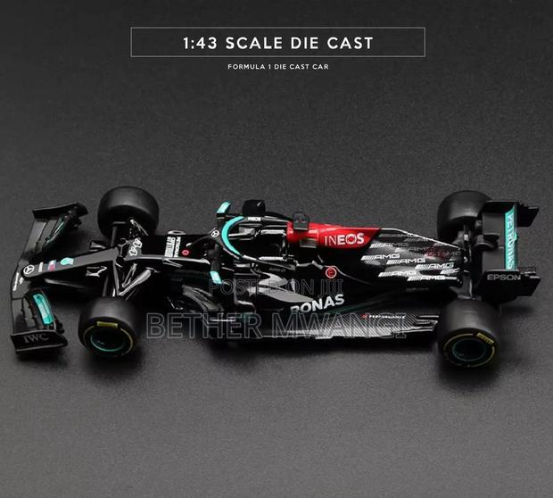 Formula 1 Mercedes Die Cast Lewis Hamilton - thumbnail 3