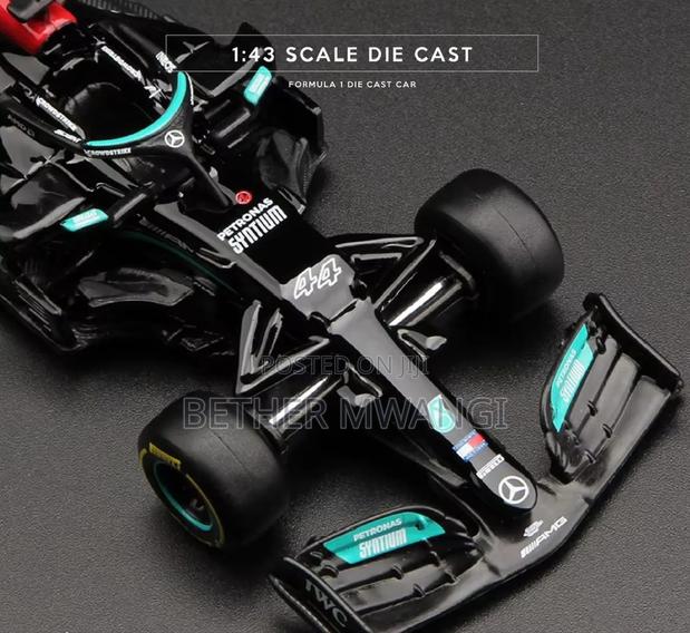 Formula 1 Mercedes Die Cast Lewis Hamilton - thumbnail 5