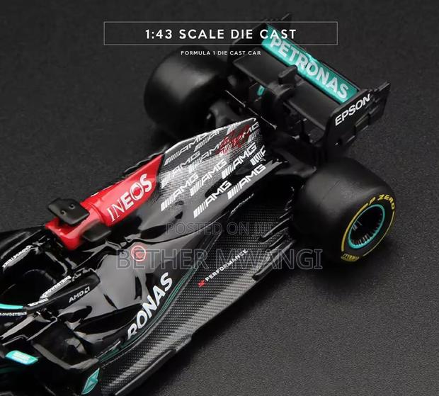 Formula 1 Mercedes Die Cast Lewis Hamilton - thumbnail 8