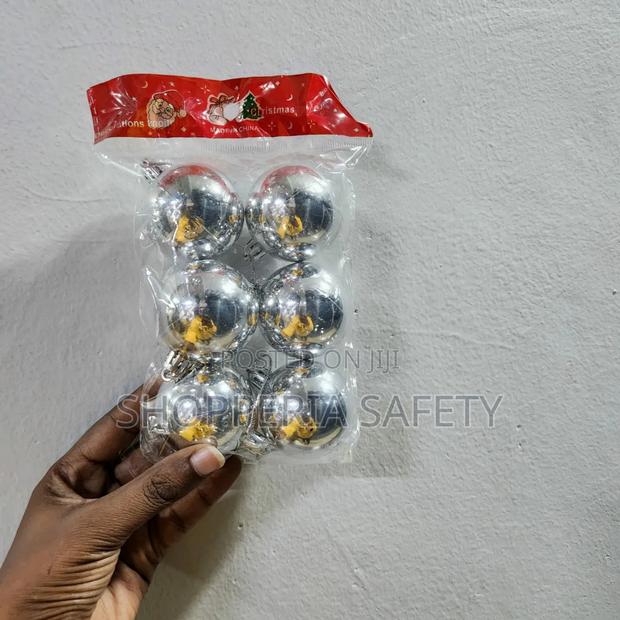 Silver Coloured Shiny 6 Pieces Ball Set - main view