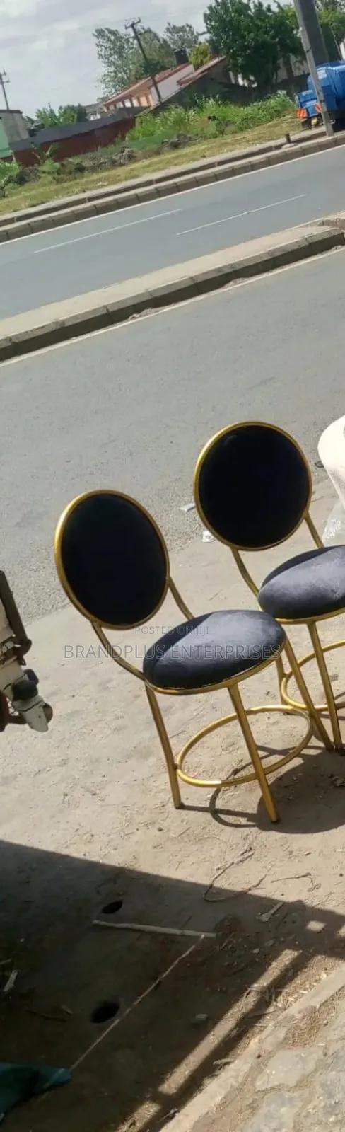 Styling/Manicure Seats - main view