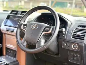 Toyota Land Cruiser Prado 2022 Black