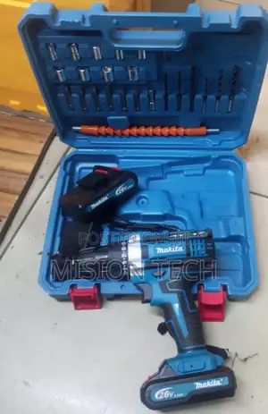 Makita 26v Cordless Drill 
With Accessories 
2 Batteries
