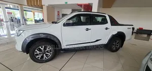 New Isuzu D-MAX 2024 White