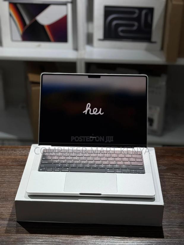 New Laptop Apple MacBook Pro 18GB Apple M3 SSD 512GB - main view