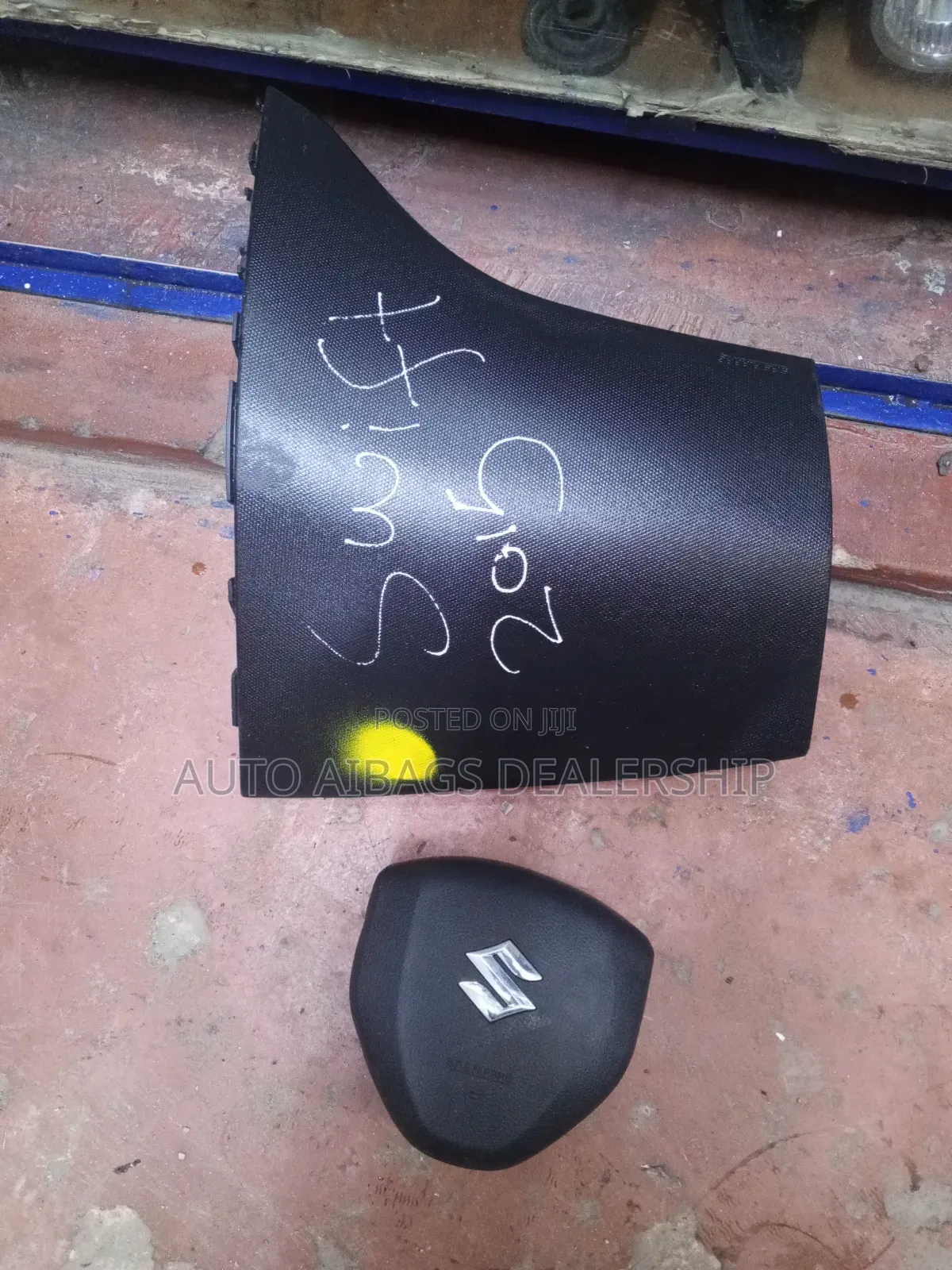 Suzuki Swift Dashboard Airbag and Stearing Airbag.