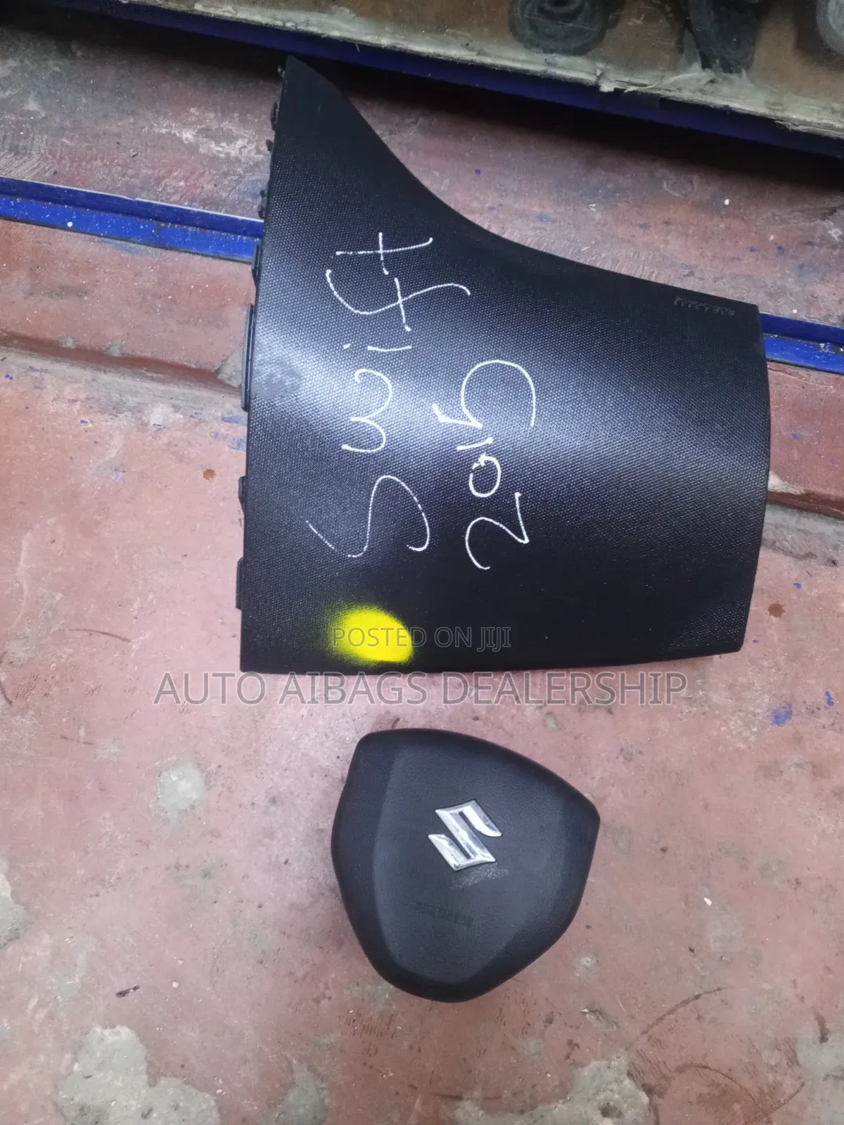 Suzuki Swift Dashboard Airbag and Stearing Airbag.