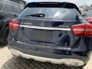 Mercedes-Benz GLA-Class 2017 Blue