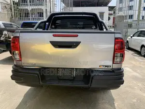 Toyota Hilux SR HI-Rider 2018 Gray