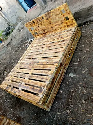 Brandy 5*6 Pallet Bed