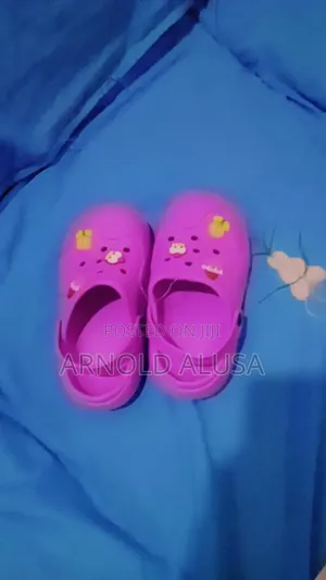Flats and Crocks