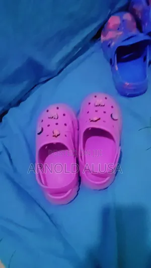 Flats and Crocks