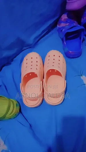 Flats and Crocks