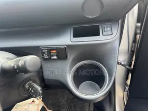 Toyota Sienta 1.5 Hybrid FWD 2019 Silver