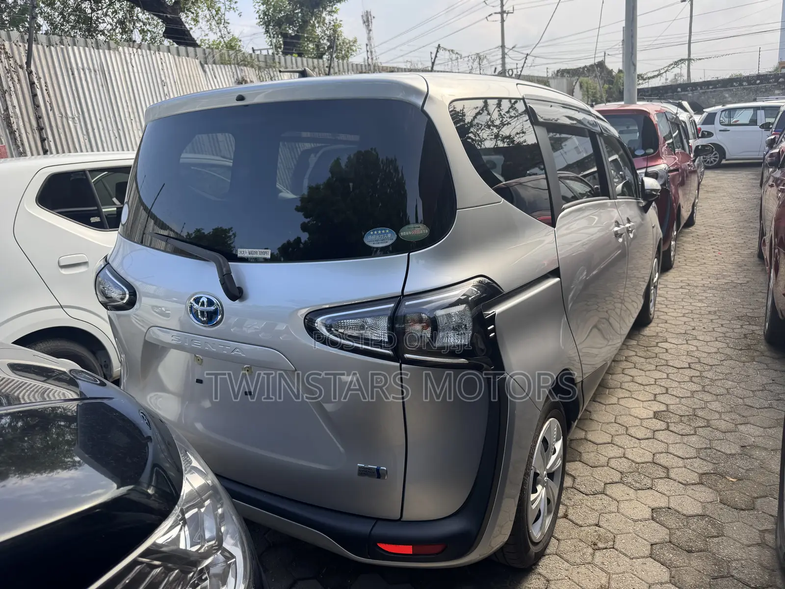 Toyota Sienta 1.5 Hybrid FWD 2019 Silver