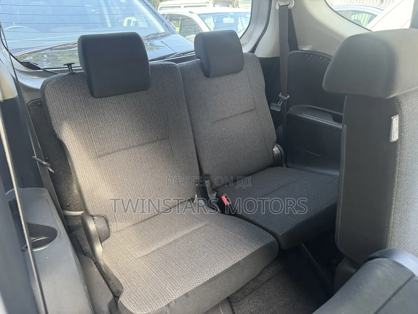 Toyota Sienta 1.5 Hybrid FWD 2019 Silver