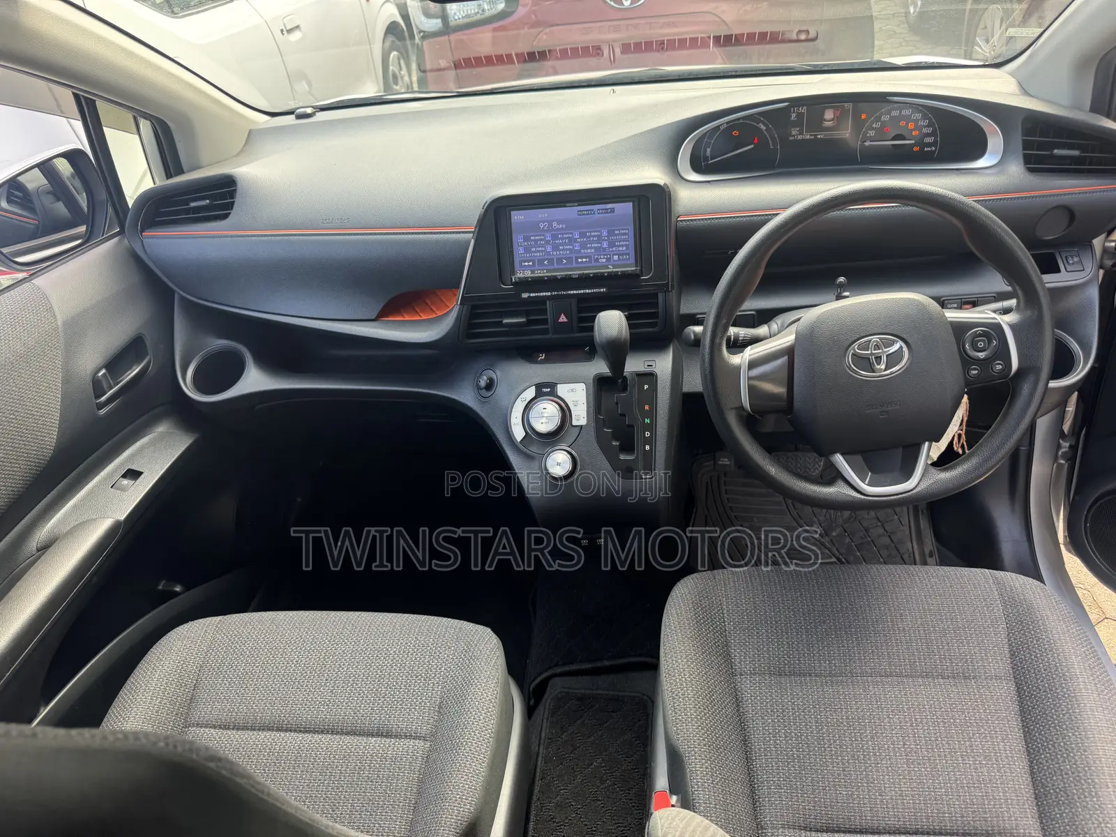 Toyota Sienta 1.5 Hybrid FWD 2019 Silver
